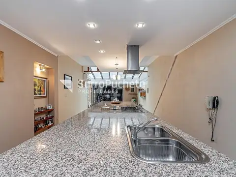 Casa en Venta con 2 cocheras