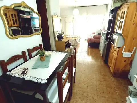 Monoambiente con patio en P.B a 2 cuadras del mar!.