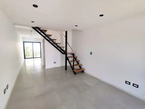 Depto Tipo Casa en Venta con 1 cochera