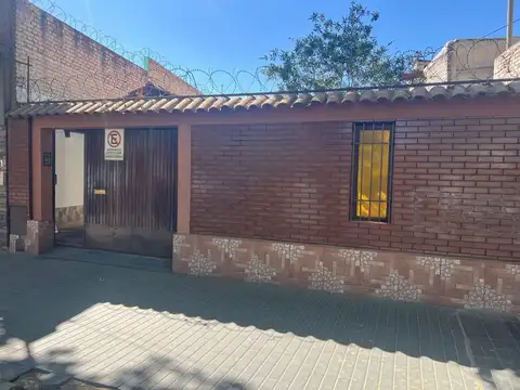 CASA EN VENTA CIUDAD 3 DORMITORIOS PATIO COCHERA