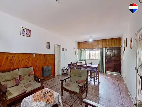 Casa 4 ambientes con 2 baños