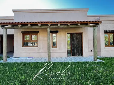 Casa en Venta en El Canton, Barrio Golf. Estilo Campo. Unica. Lote Interno. Barrio Cerrado, Escobar