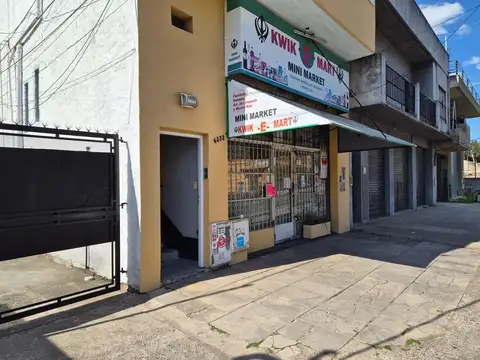 Departamento en primer piso + Local + Depósito