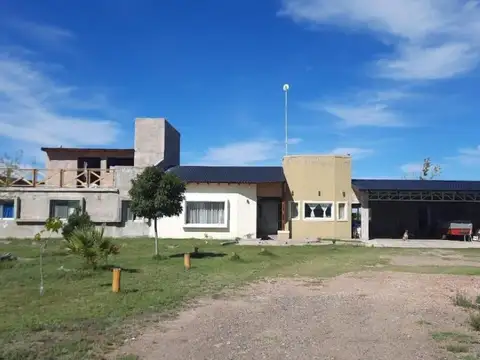 Casa en venta - 3 Dormitorios 2 Baños - 5.000Mts2 - Mendoza