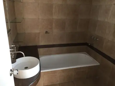 Casa en Barrio Dalvian, 3/4 Dormitorios, 3 Baños, Cochera, Piscina, Crédito