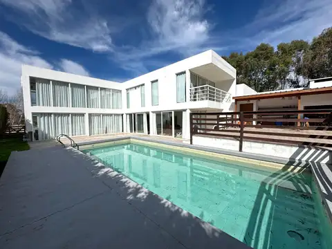 ALQUILER PERMANENTE CASA 4 AMBIENTES PISCINA RUMENCO