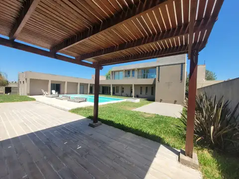 Casa en Alquiler de 4 dormitorios
