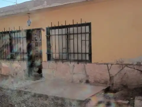 Casa 4 ambientes con 1 baño