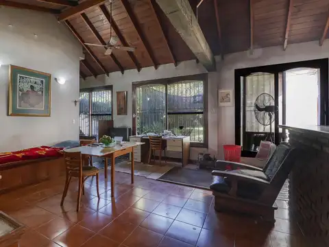 Casa en Venta con 2 cocheras