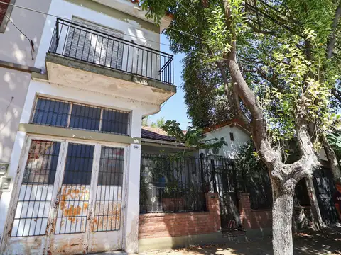 Casa en Venta en Olivos Vicente López con departamento y jardín