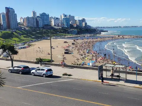 Depto 3 amb frente al mar con cochera en pleno Varese