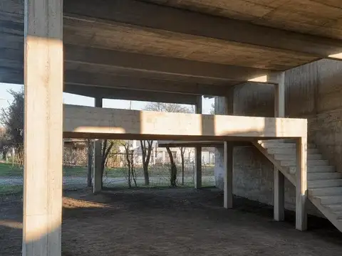 VENTA LOSA hormigon estructural 240 mts, 2 pisos c/ techo, escaleras, LOTE 270 Mts. (Apto Super CHIN