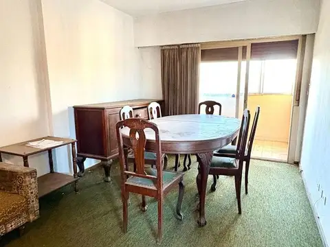 VENTA SEMIPISO 2 DORMITORIOS A REFACCIONAR CENTRO