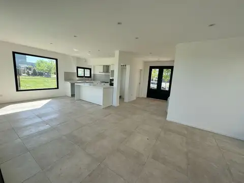 Casa 4 ambientes con 4 baños