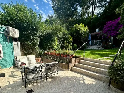 Casa en Venta con 2 cocheras