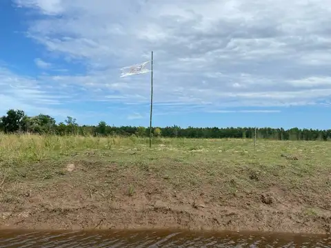 Lote venta en Delta en barrio priv. náutico Albardon,con muelle y bases listo para construir