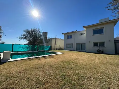 VENTA CASA 3 DORMITORIOS VALLE ESCONDIDO