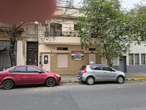Local comercial sobre la cale 24 de noviembre