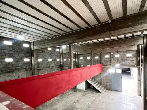 Galpón CON TRIFASICA en alquiler en Lanús – 200 m²