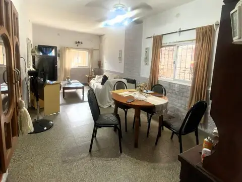 CASA AL FRENTE + LOTE 221 m² | OPORTUNIDAD BARRIO BELGRANO |