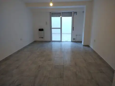 Monoambiente planta baja con patio, y placard