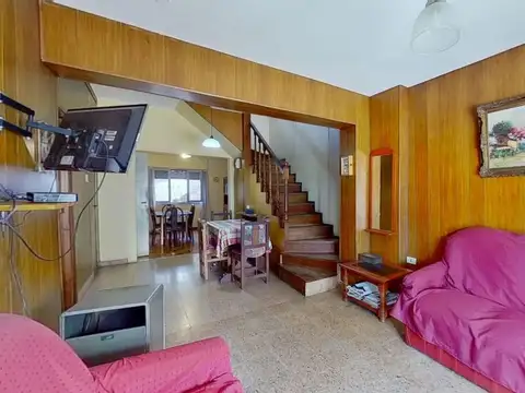 CASA 7 AMBIENTES CON PATIO QUINCHO PARRILLA