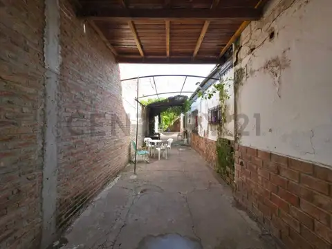 Rivadavia 100, Piso 0