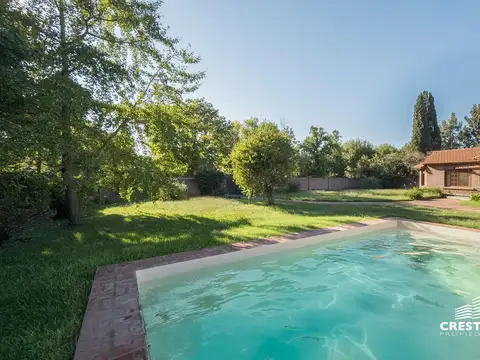 Venta - Casa 2 dormitorios con pileta - Los Troncos, Funes.