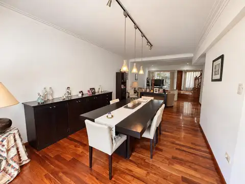 Casa 5 ambientes con 4 baños