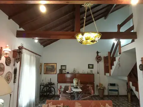 Casa en Venta con 2 cocheras