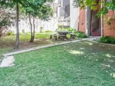 Duplex  con vista abierta y jardín uso común
