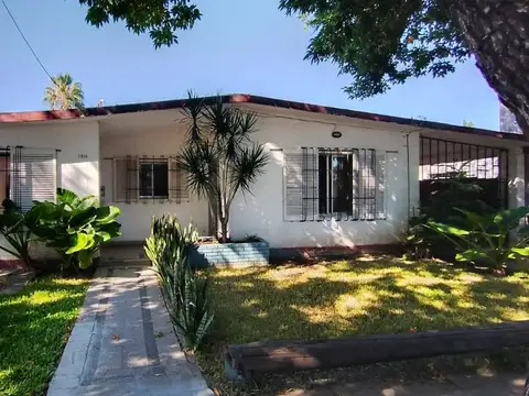 VENTA CASA 3 DORMIS JARDIN/PATIO- PARQUE FIELD
