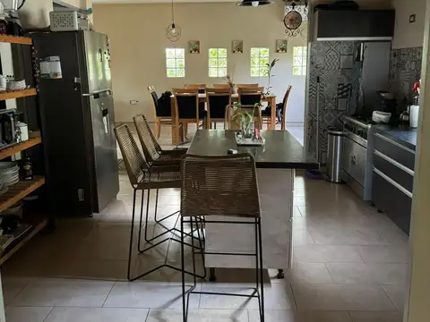 Casa 4 ambientes con 3 baños