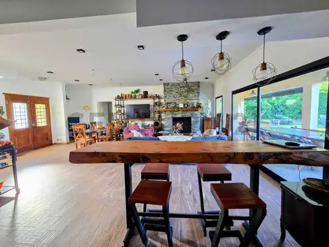 Casa en Alquiler con 1 cochera