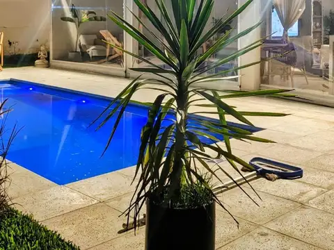 Casa en Venta con 5 cocheras