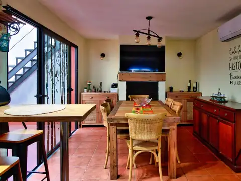 Casa en venta c/ cochera en Cordón