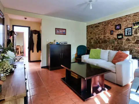 Casa en venta c/ cochera en Cordón