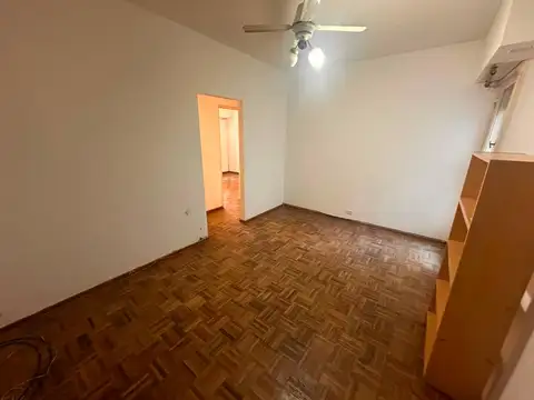 DEPARTAMENTO 2 AMBIENTES LATERAL - EXCELENTE UBICACIÓN