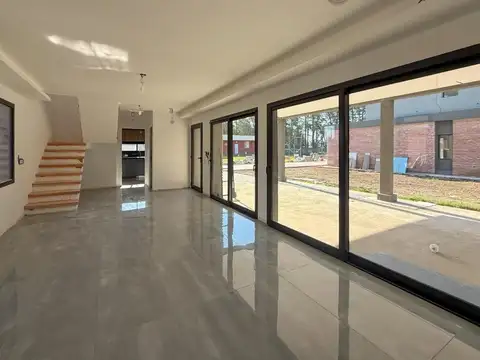 Casa PREMIUM de 2 dormitorios con patio y cochera en Tierra de Sueños 3