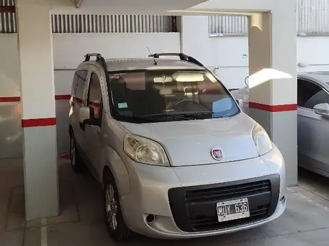VENTA - EXCELENTE COCHERA CUBIERTA, BANFIELD