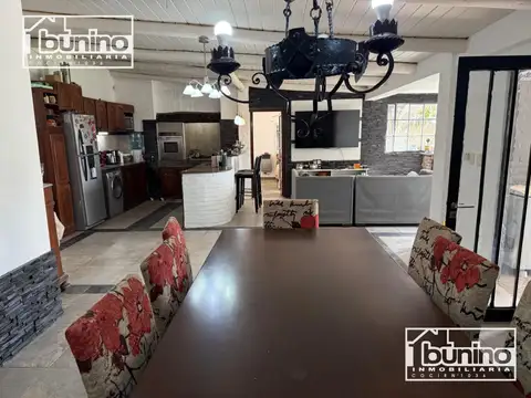 Casa 7 ambientes con 3 baños