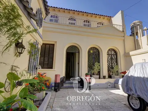 Venta casa 4 ambientes con Patio - Balcon - Cochera - Villa del Parque