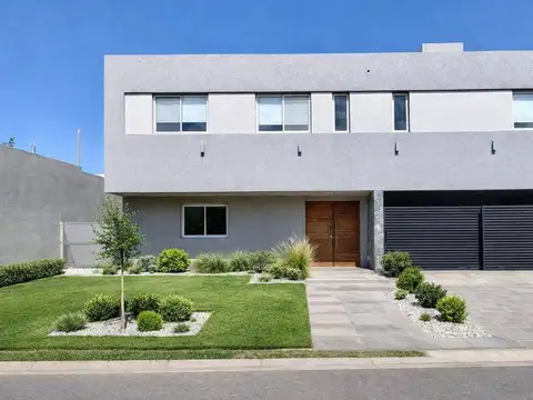 CASA EN VENTA 4 dorm en Las Cañitas Malagueño