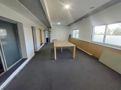 Venta oficinas con cochera en lote propio