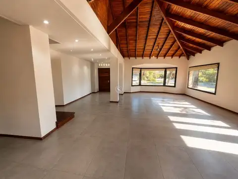 Casa en Venta con 8 cocheras