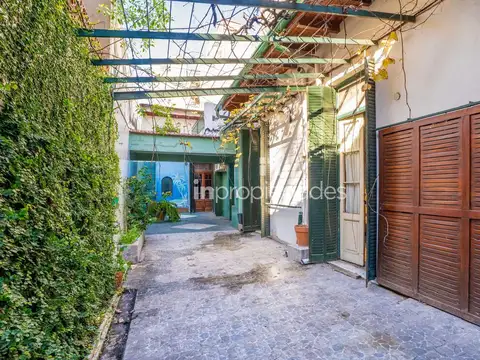 Hermosa casa colonial de 300m2 con gran patio y luminosidad - ALQUILER