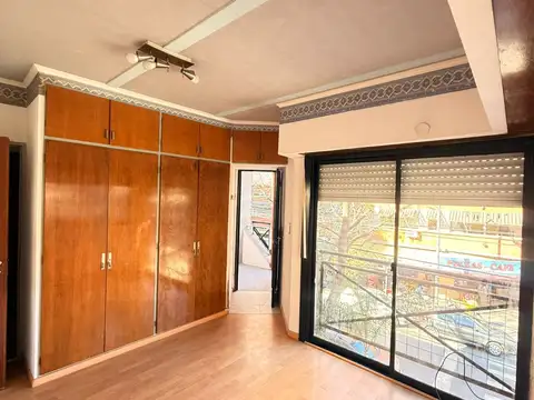 VENDE DEPTO 2 AMB AL FRENTE, EN EL CORAZON DE VILLA DEL PARQUE  - APTO CREDITO 