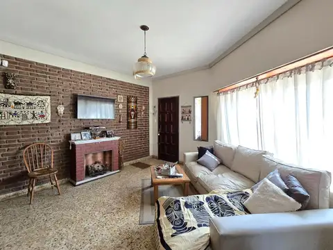 Casa 4 ambientes con 1 baño