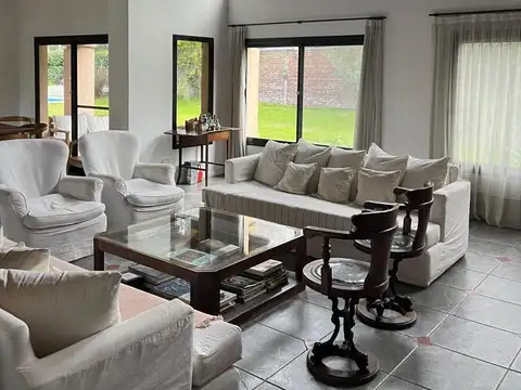 Casa en Alquiler de 4 dormitorios