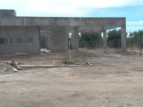 Casa 7 ambientes con 2 baños